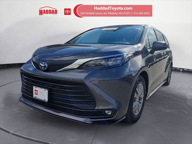 Certified 2025 Toyota Sienna XLE image 1