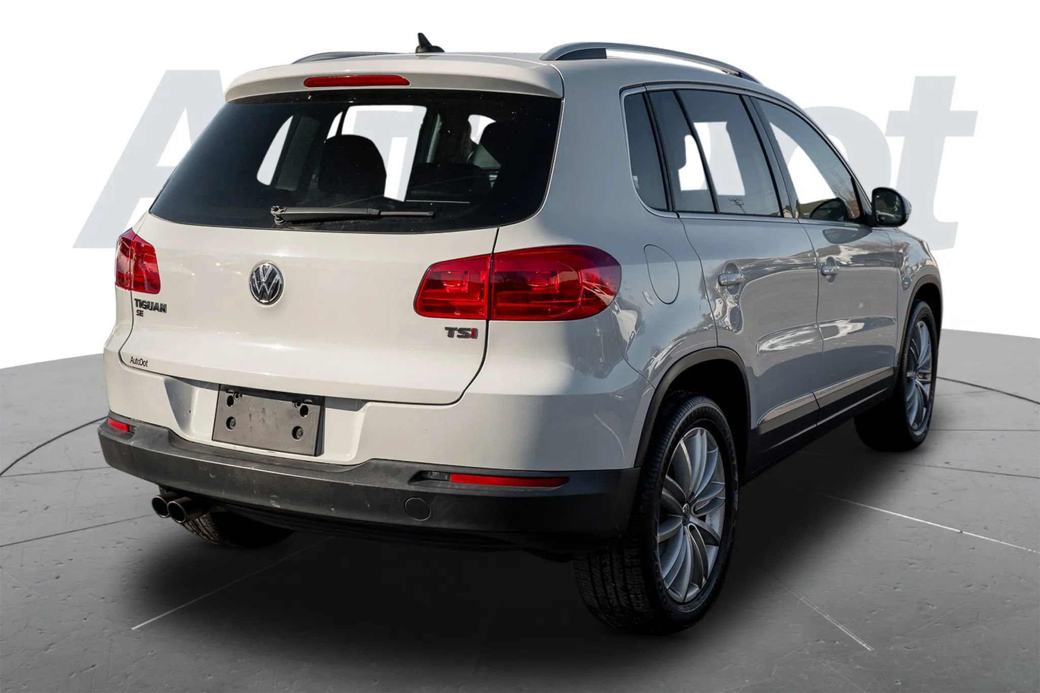 Used 2016 Volkswagen Tiguan SE image 3