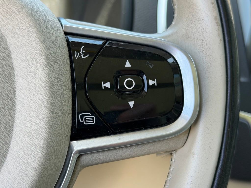 Used 2018 Volvo XC90 T6 Momentum w/ Convenience Package AWD/4WD image 16