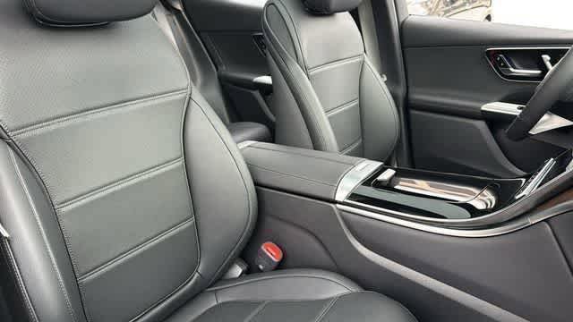 Used 2026 Mercedes-Benz GLC 300 4MATIC image 33