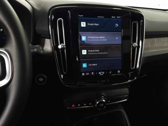 Certified 2025 Volvo XC40 B5 Core image 24