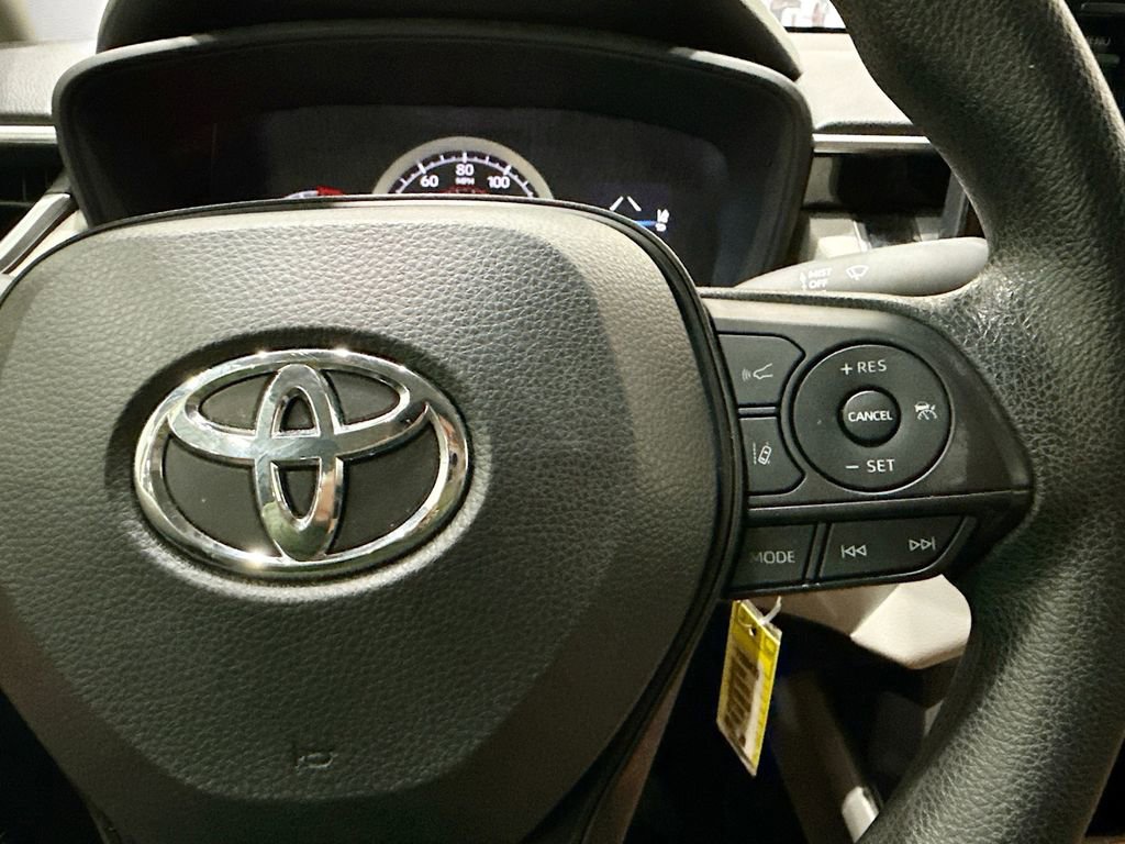 Used 2022 Toyota Corolla Cross L image 28