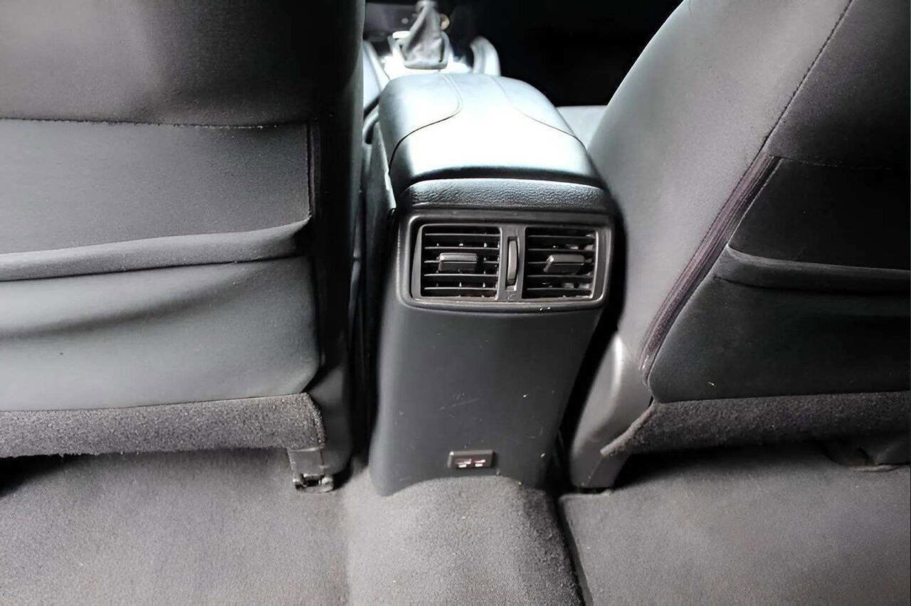 Used 2019 Nissan Rogue SV w/ Premium Package image 25