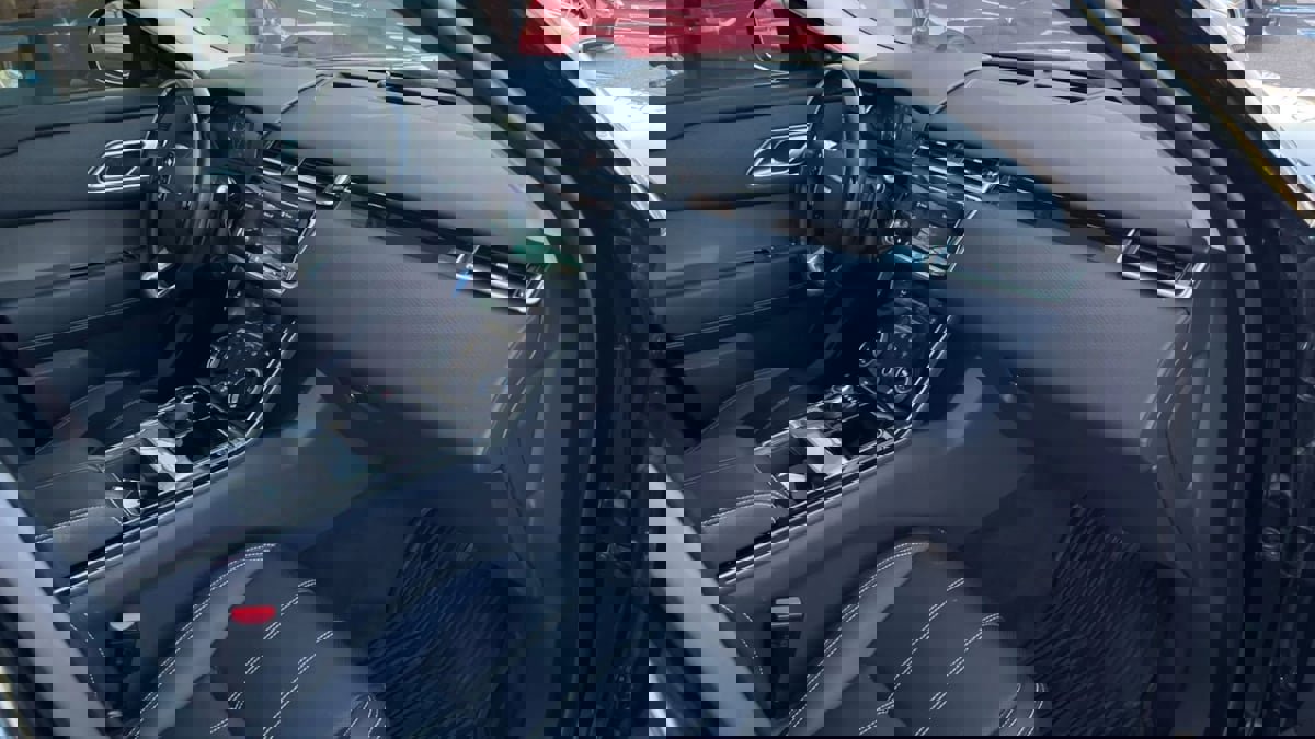 Used 2019 Land Rover Range Rover Velar S image 44