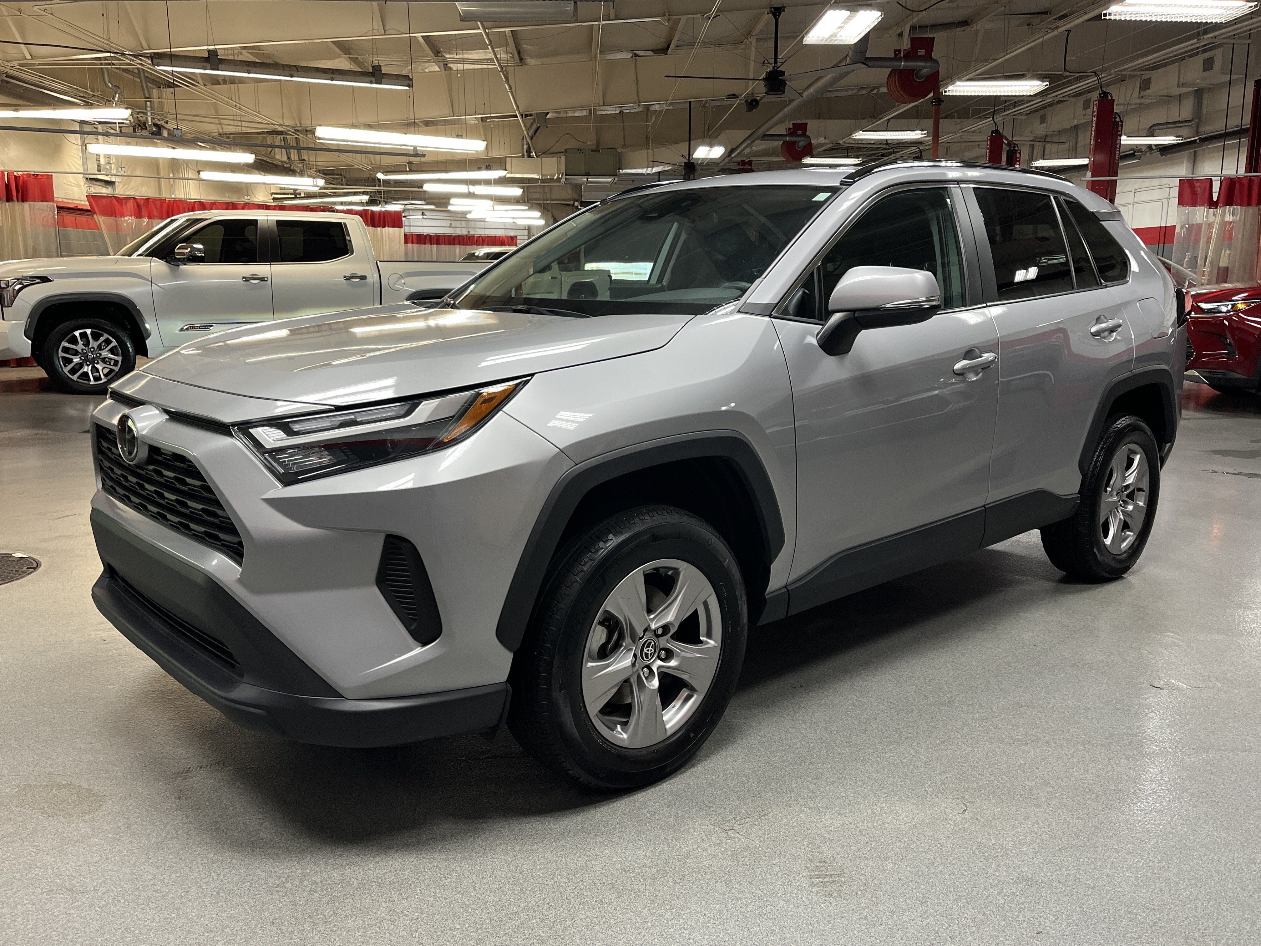 Used 2025 Toyota RAV4 XLE FWD image 5