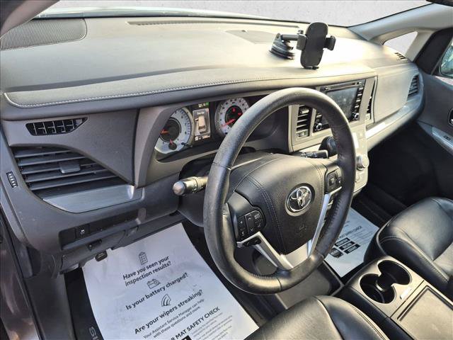 Used 2018 Toyota Sienna SE w/ SE Preferred Package FWD image 10