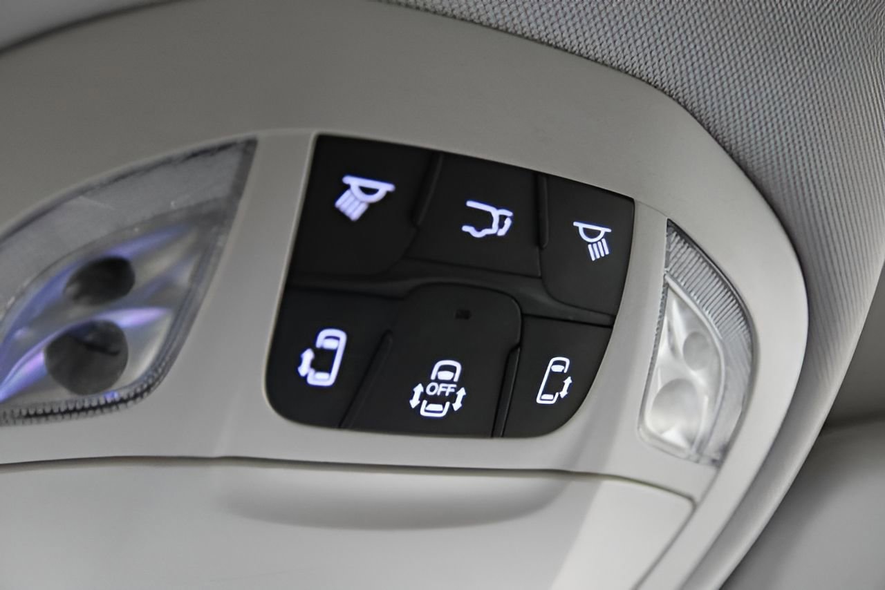 Used 2023 Chrysler Pacifica Touring-L image 29