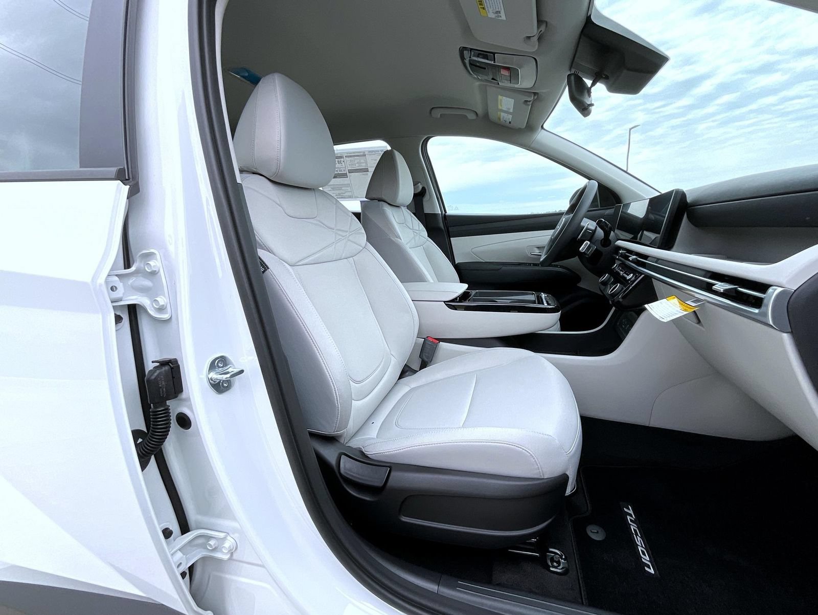 New 2026 Hyundai Tucson Blue SE AWD/4WD image 16