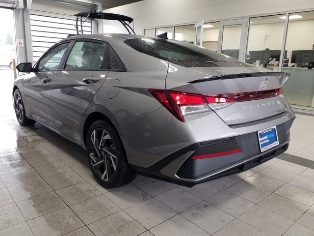 Certified 2025 Hyundai Elantra Sport image 18