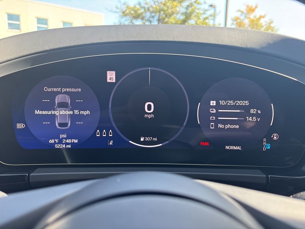 Certified 2025 Porsche Macan Electric RWD image 18
