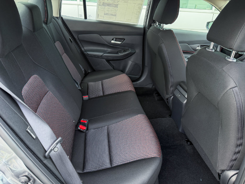 New 2027 Nissan Sentra SR w/ Floor Mat Package FWD image 27