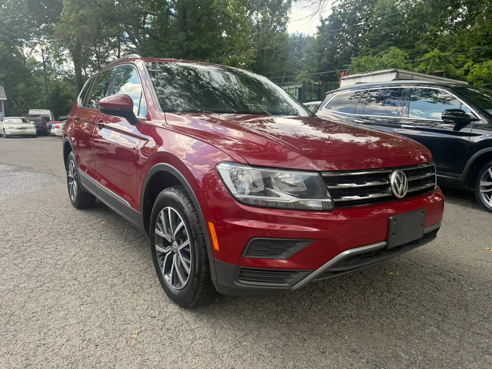Used 2020 Volkswagen Tiguan SE w/ Panoramic Sunroof Package AWD/4WD image 3