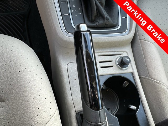 Used 2016 Volkswagen Golf S image 12