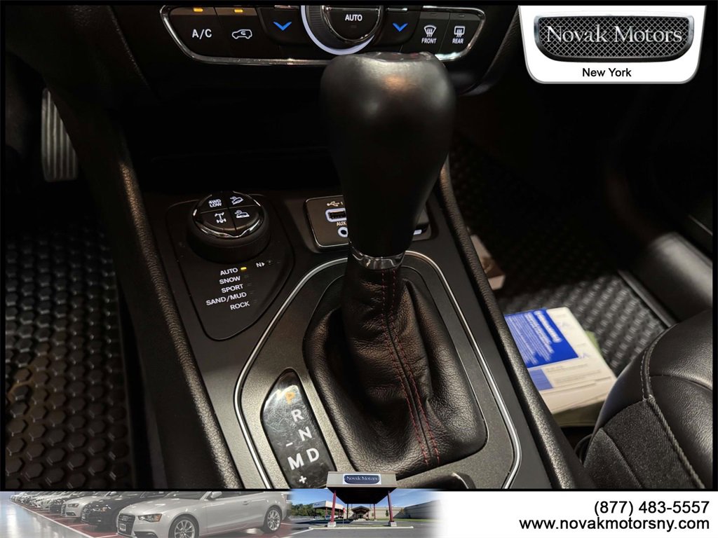 Used 2022 Jeep Cherokee Trailhawk image 23