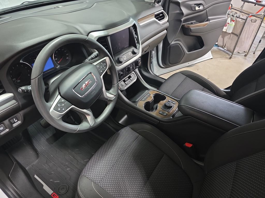 Certified 2023 GMC Acadia SLE w/ Driver Convenience Package AWD/4WD image 16