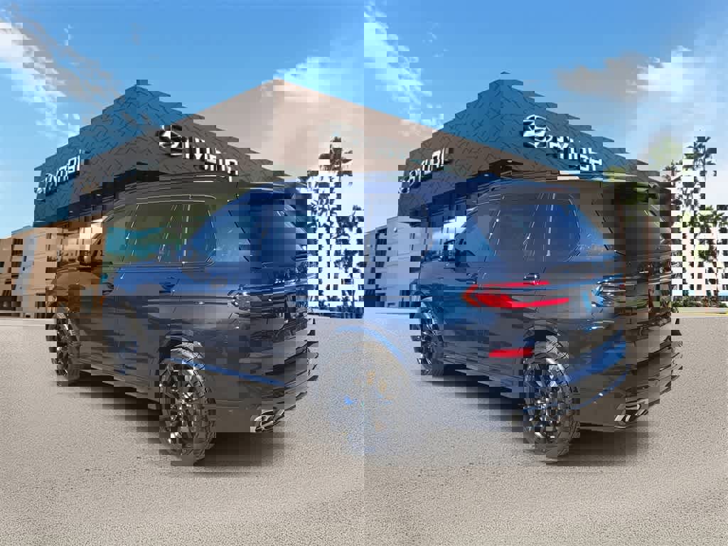 Used 2024 BMW X7 M60i w/ Executive Package image 2