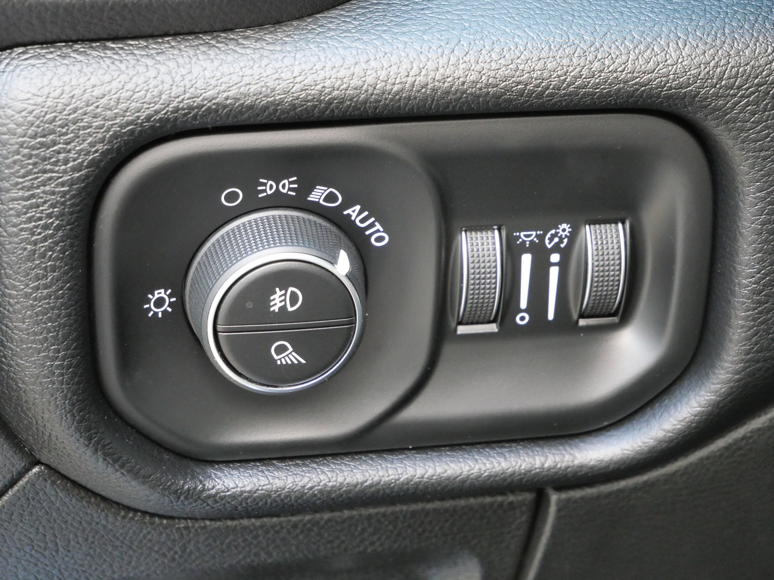 Used 2019 RAM 1500 Laramie image 19