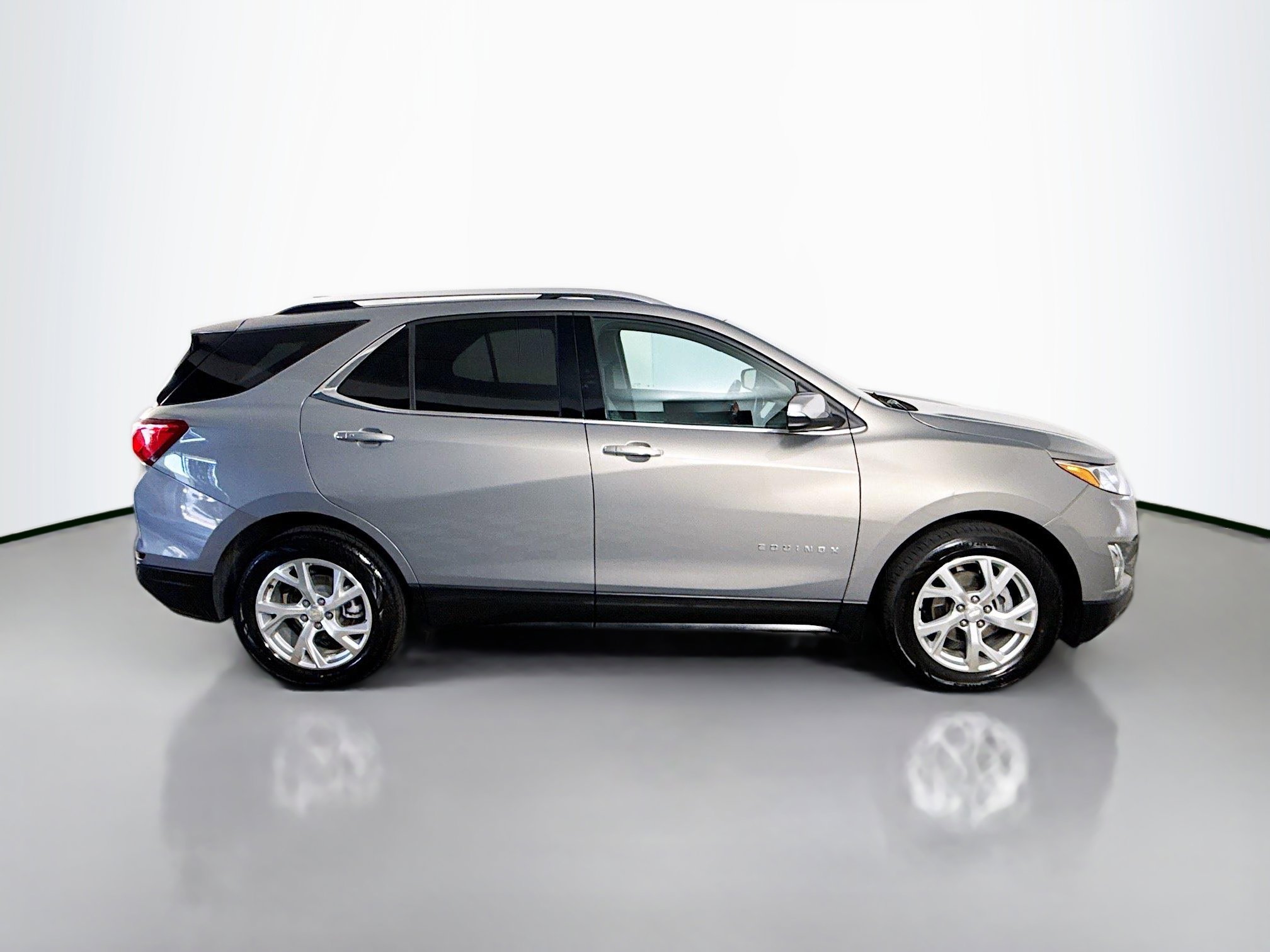 Used 2018 Chevrolet Equinox Premier FWD image 11