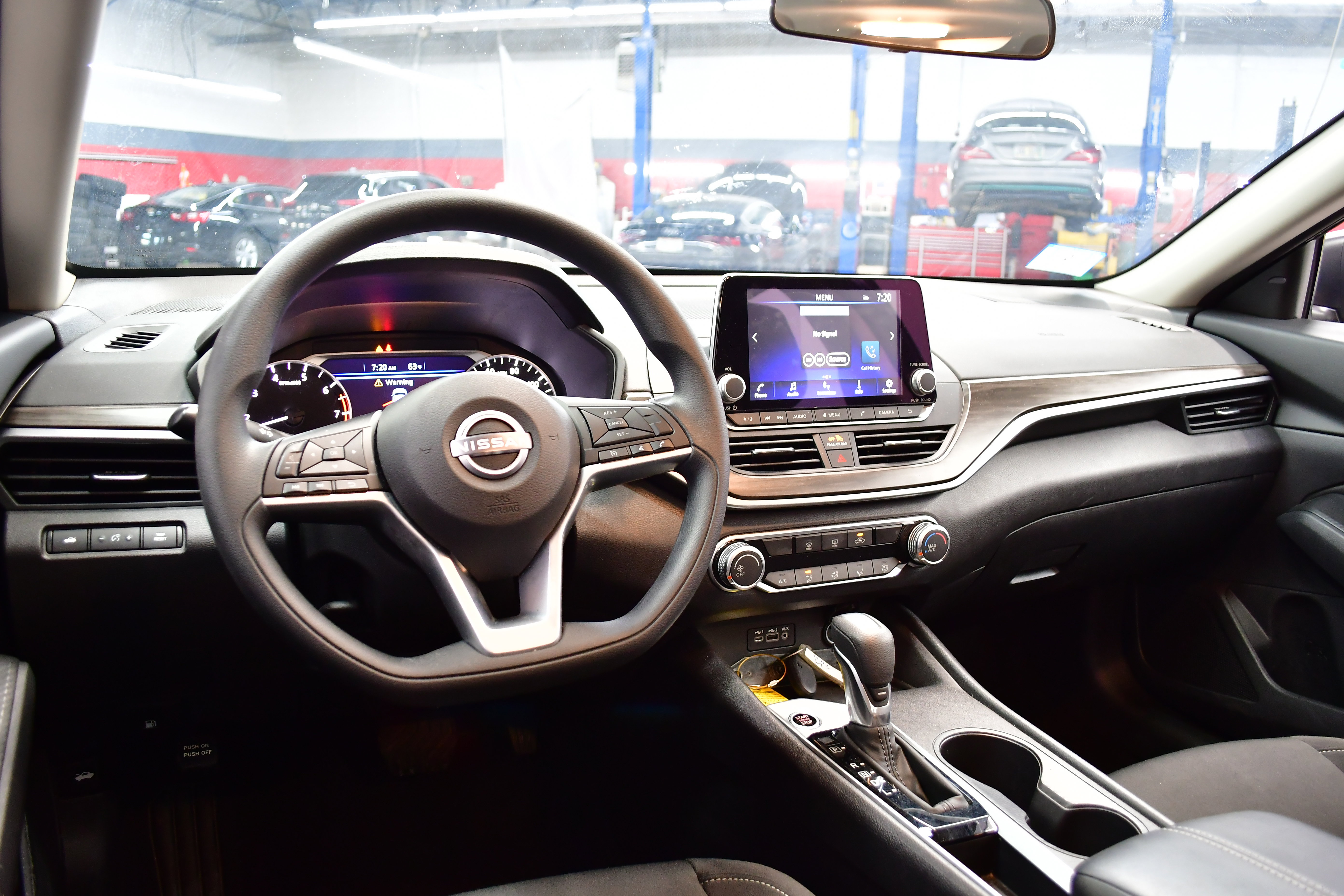 Used 2025 Nissan Altima 2.5 SV image 8