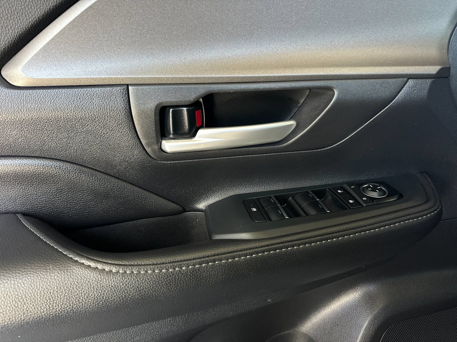 Used 2025 Toyota Grand Highlander AWD image 10