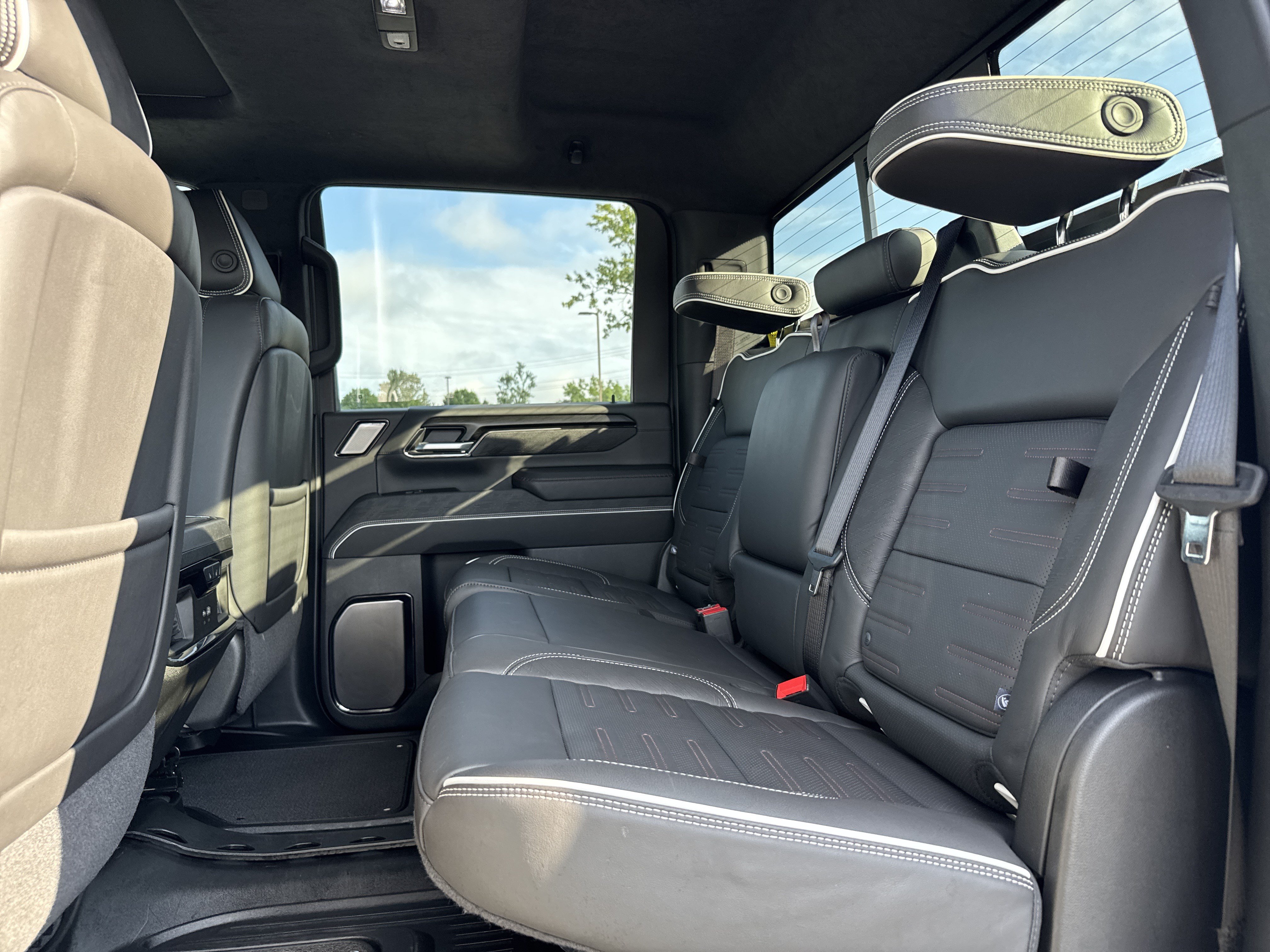 Used 2025 GMC Sierra 2500 AT4X AWD/4WD image 32