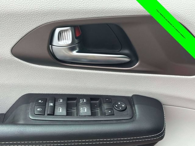 Used 2023 Chrysler Voyager LX FWD image 10