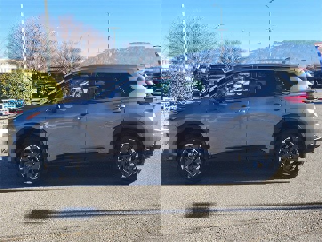 Certified 2024 Nissan Rogue SV image 7