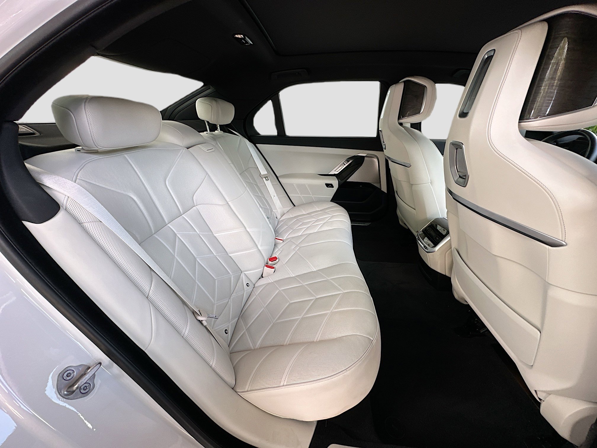 Used 2024 BMW 750e xDrive AWD/4WD image 29