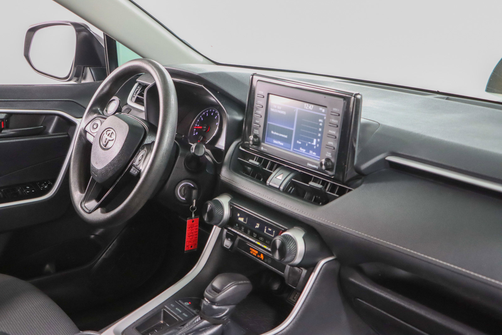 Used 2020 Toyota RAV4 LE FWD image 25
