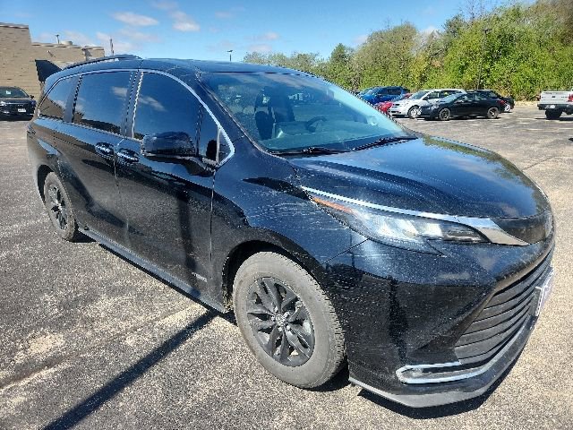 Used 2021 Toyota Sienna XLE w/ XLE Plus Package FWD image 3