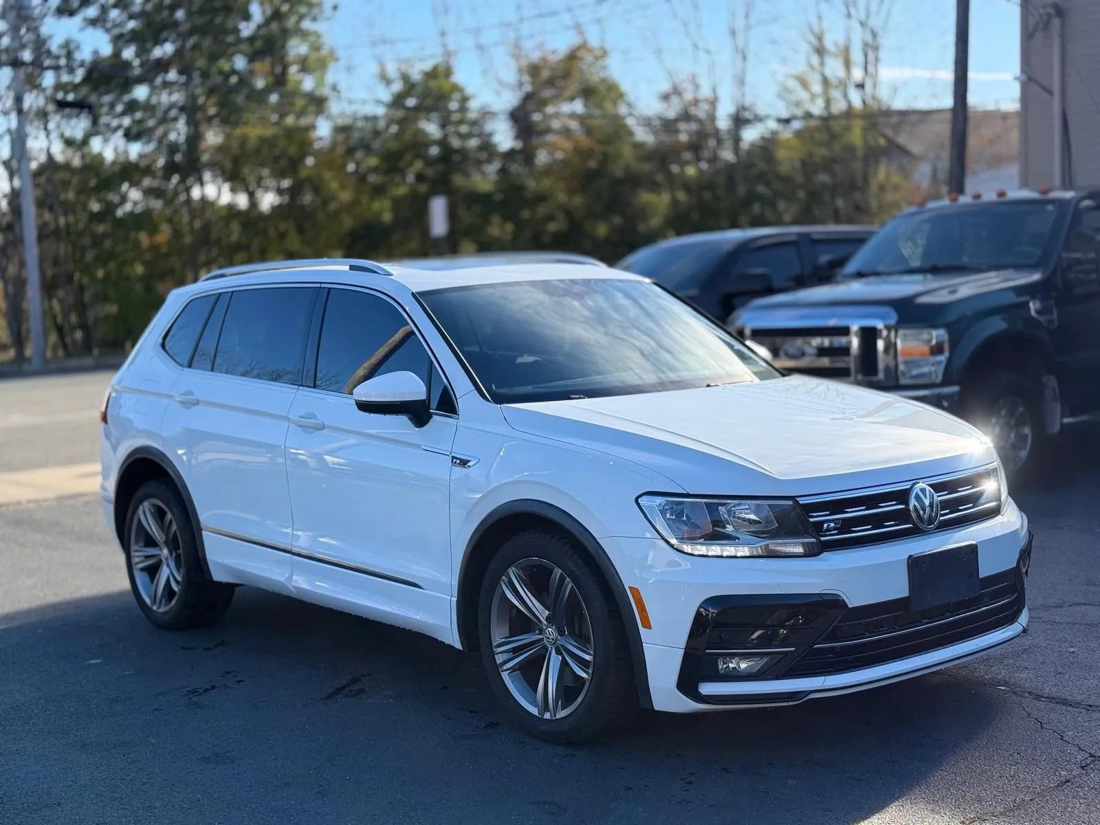 Used 2018 Volkswagen Tiguan SEL w/ R-Line Package AWD/4WD image 5