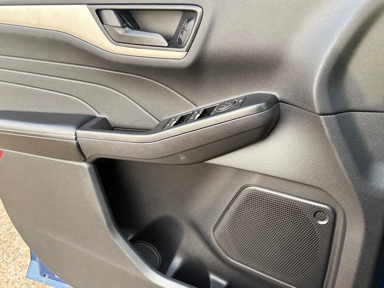 Used 2022 Ford Escape SE FWD image 15