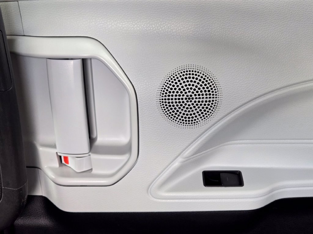 Used 2025 Toyota Sienna XLE FWD image 21