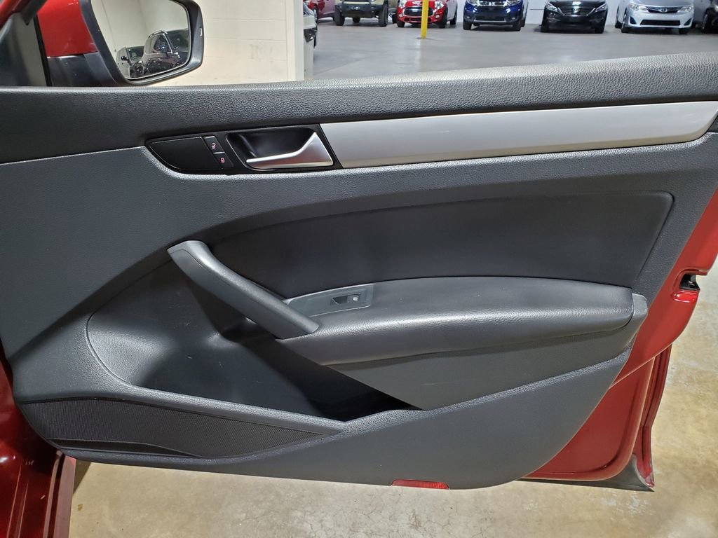 Used 2015 Volkswagen Passat 1.8T Wolfsburg Edition image 16