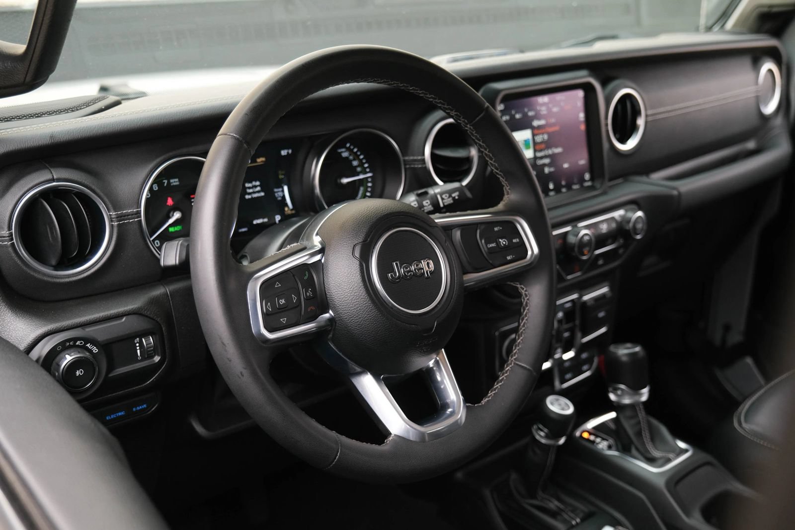 Used 2023 Jeep Wrangler Unlimited Sahara AWD/4WD image 22