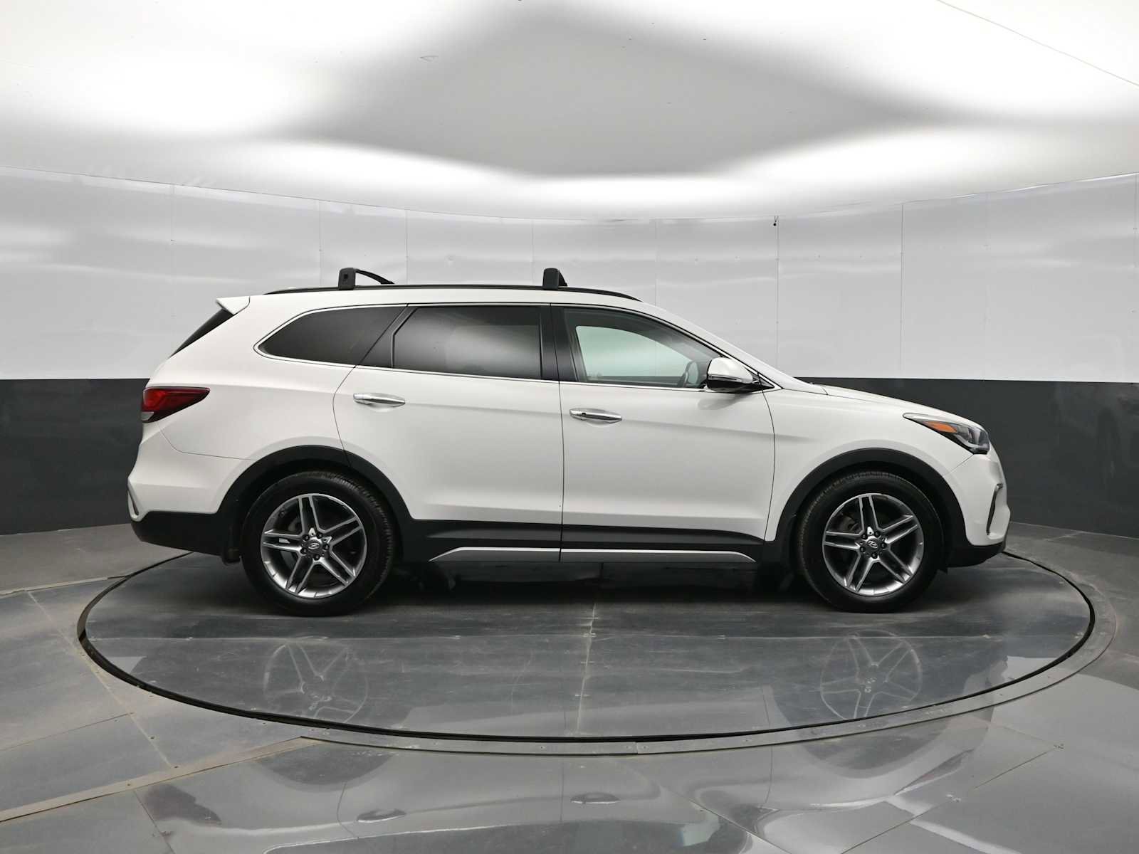 Used 2017 Hyundai Santa Fe Limited AWD/4WD image 9
