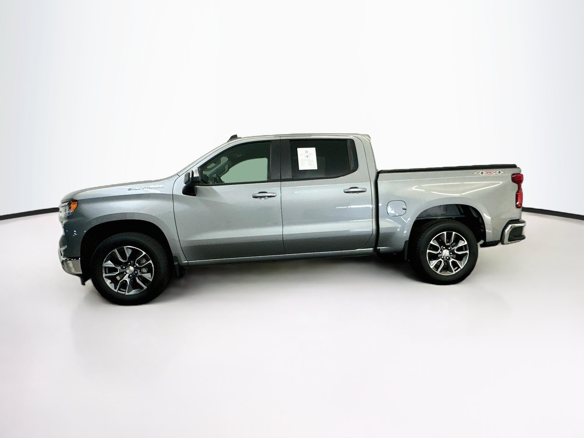 Used 2024 Chevrolet Silverado 1500 LT AWD/4WD image 4