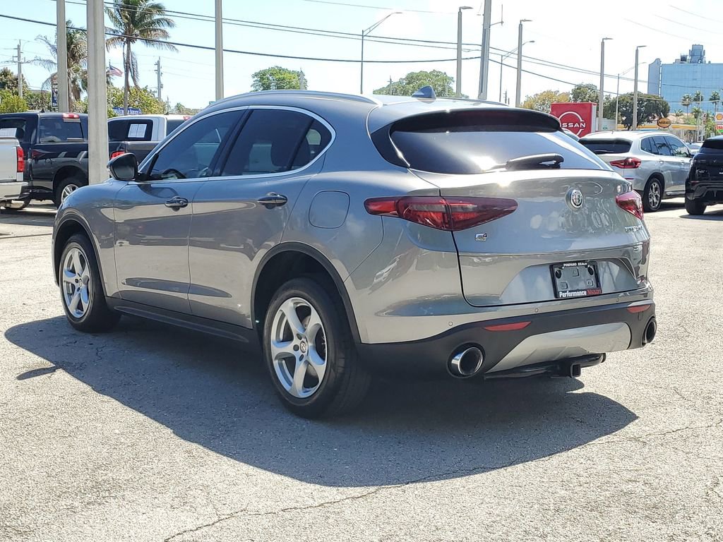 Used 2018 Alfa Romeo Stelvio AWD image 6