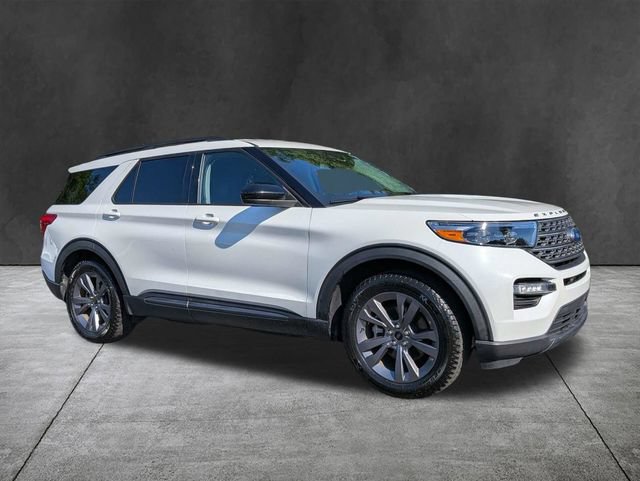 Used 2022 Ford Explorer XLT w/ Equipment Group 202A RWD image 2