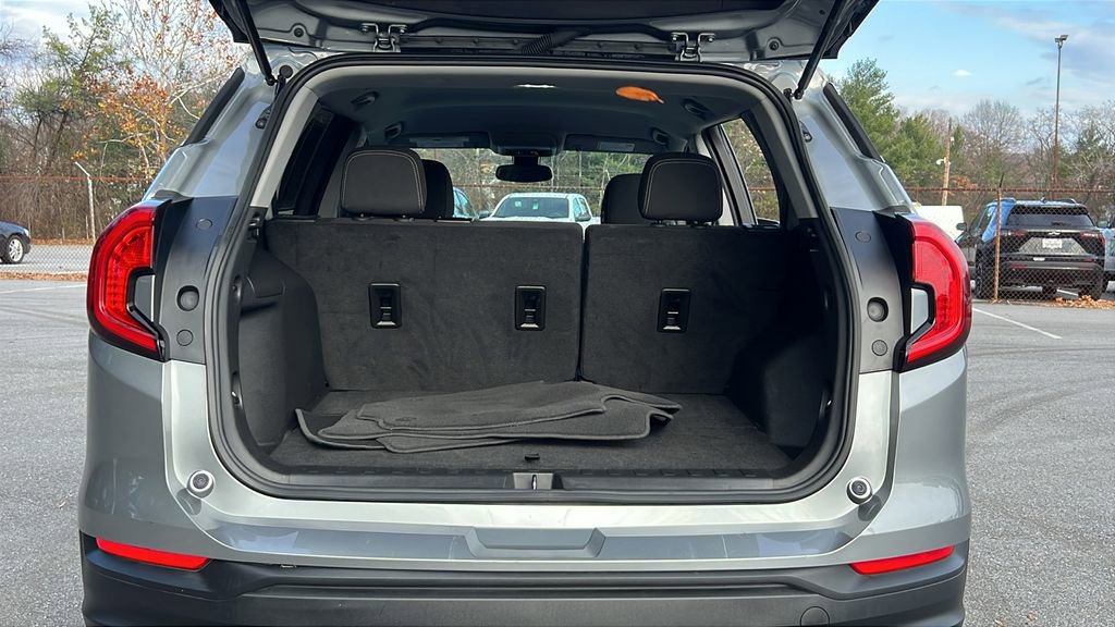 Used 2023 GMC Terrain SLE w/ Driver Convenience Package image 13