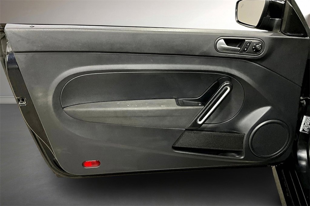 Used 2019 Volkswagen Beetle 2.0T S image 19