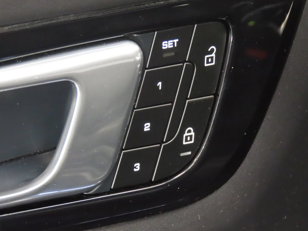 Certified 2022 Porsche Cayenne Turbo GT AWD/4WD image 35