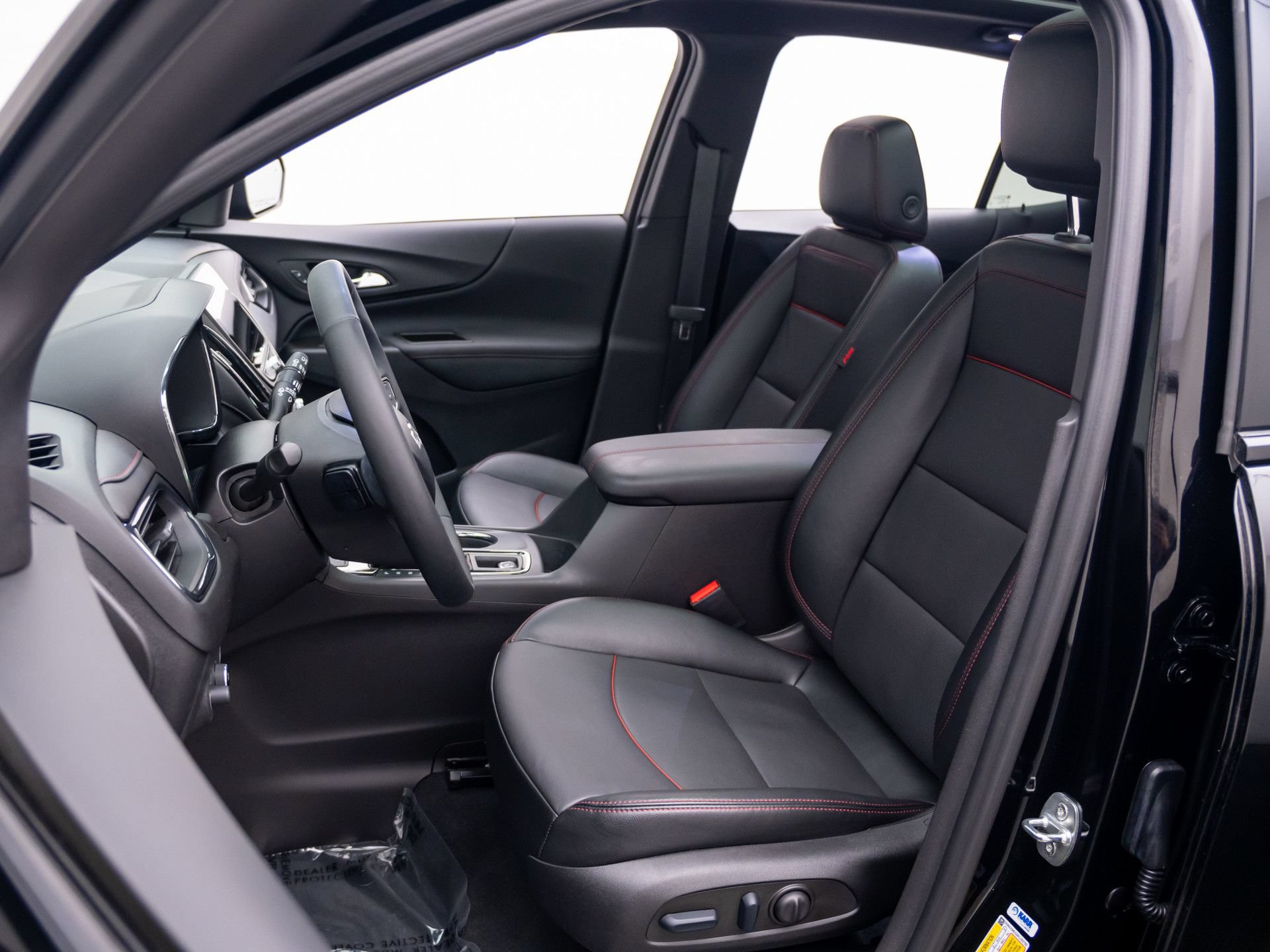 Used 2023 Chevrolet Equinox RS w/ RS Leather Package AWD/4WD image 16