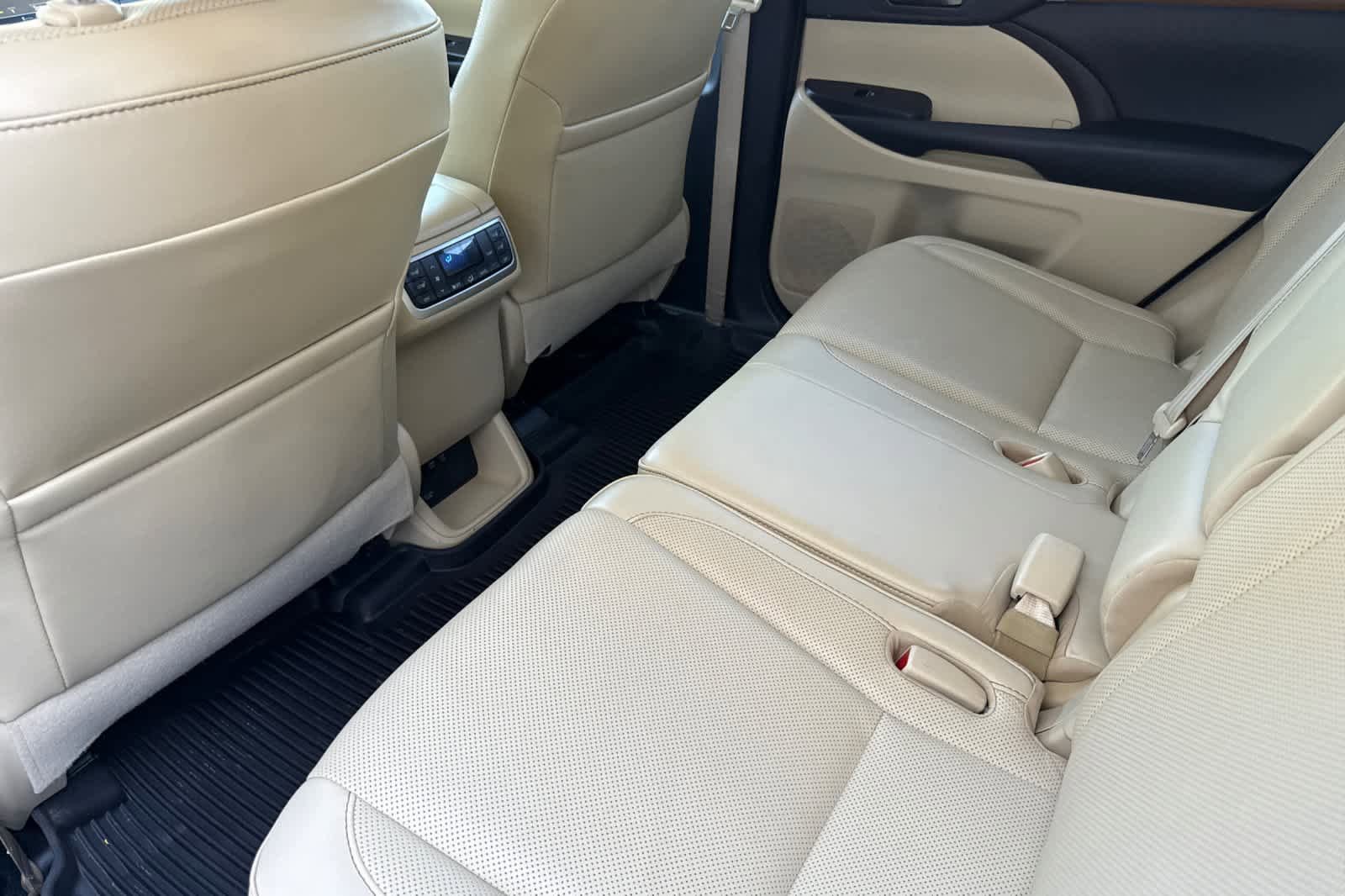Used 2019 Toyota Highlander Limited Platinum AWD/4WD image 12