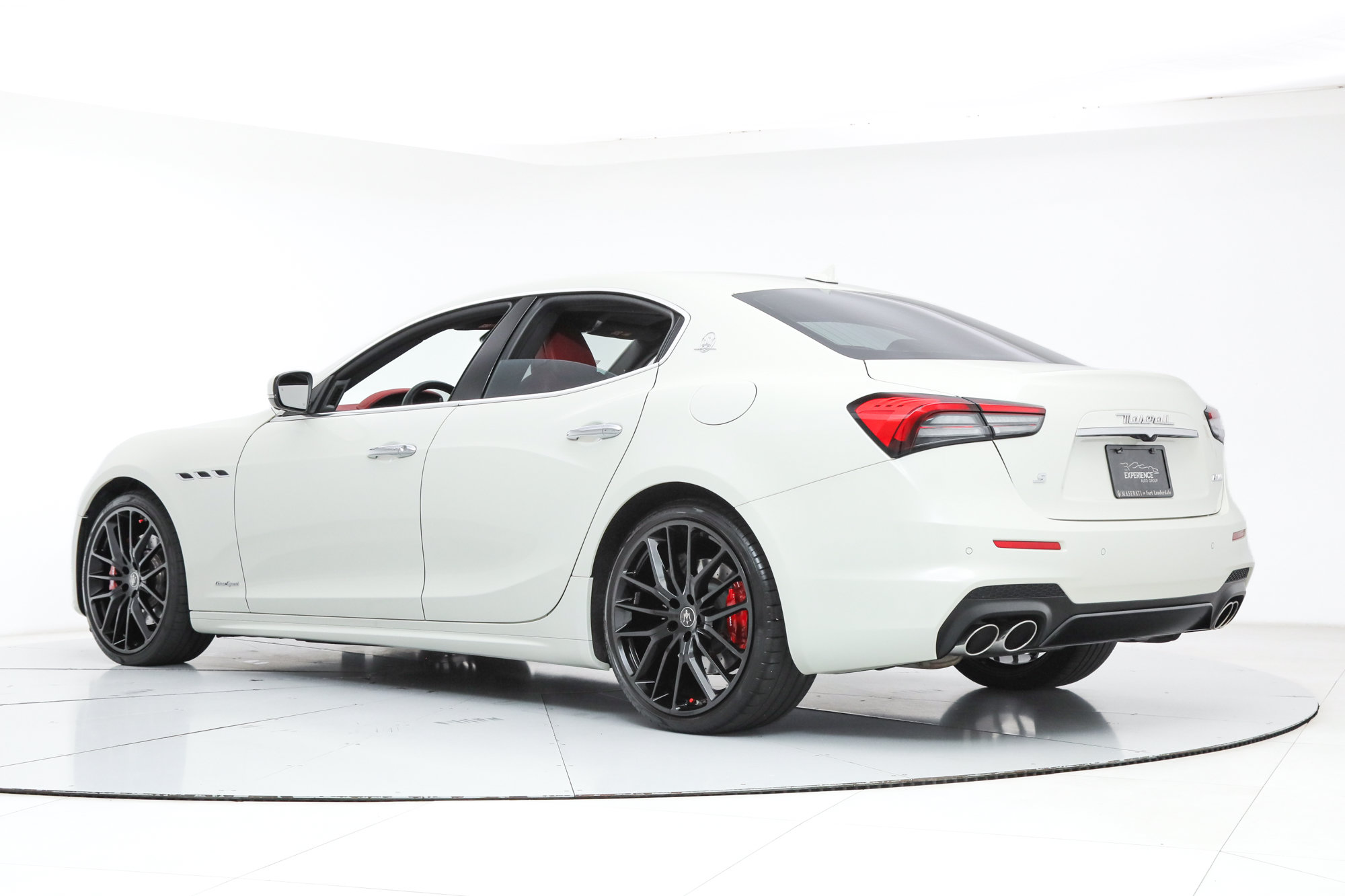 Used 2021 Maserati Ghibli S GranSport RWD image 3