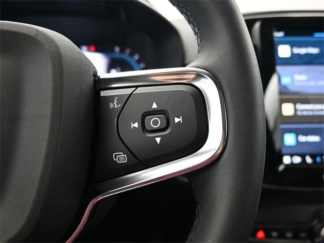 Used 2024 Volvo XC40 B5 Plus image 24