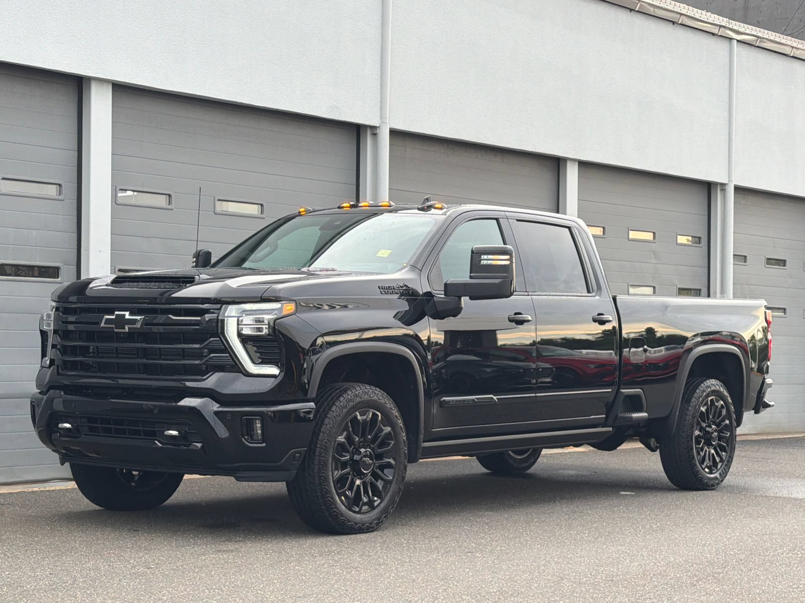 Used 2026 Chevrolet Silverado 2500 High Country w/ Midnight Edition AWD/4WD image 1