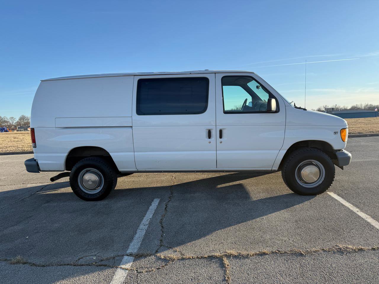 Used 2002 Ford E-350 and Econoline 350 Super Duty image 4