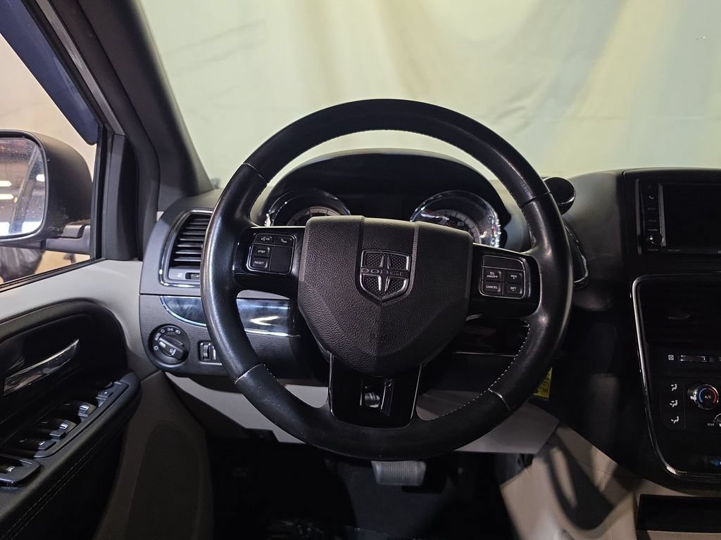 Used 2019 Dodge Grand Caravan SXT FWD image 11
