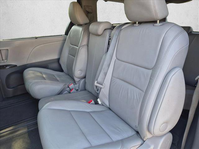 Used 2016 Toyota Sienna XLE Premium FWD image 18
